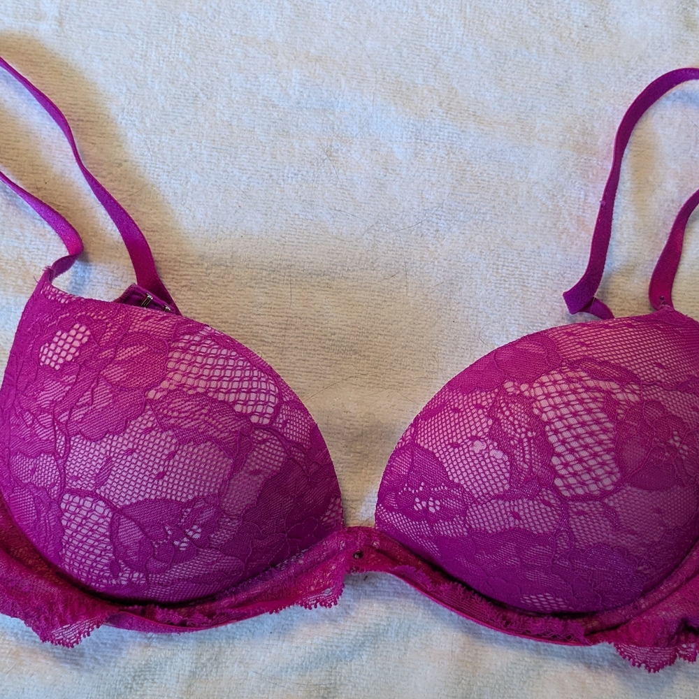 Victoria's Secret Fuchsia Lace Push-Up Bra